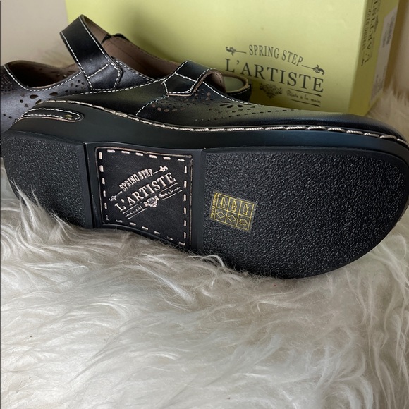 L'Artiste by Spring Step Aneria clogs in black leather. - Picture 7 of 12